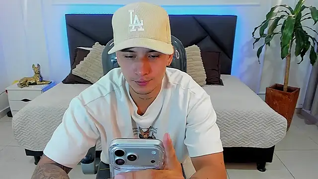 Damian23__ live sex cam