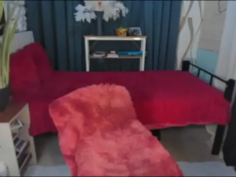 Laura_yourhottestbabe12 live sex cam