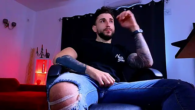 MightyAaron66 live sex cam