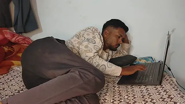 SnuggledStrut's cam snapshot