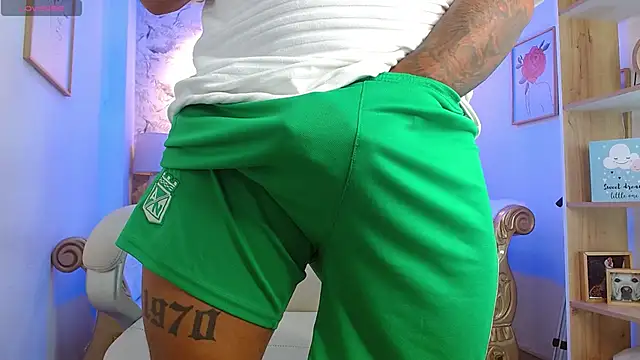 aroon_12's cam snapshot