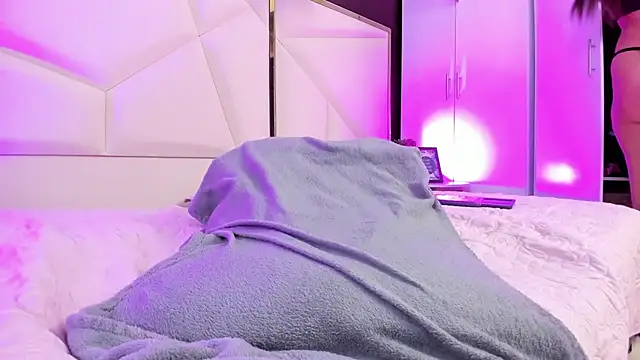 April_bowie live sex cam