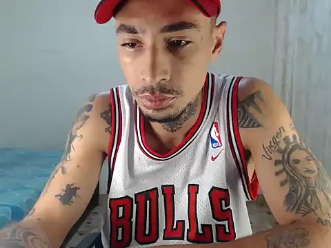 emiliano_hottt's cam snapshot