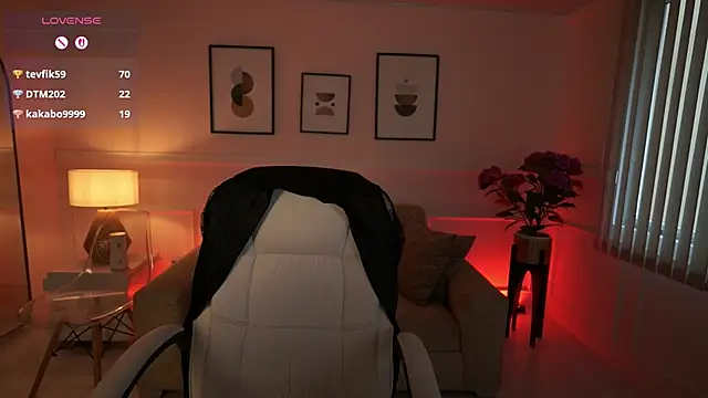 JulesBenett live sex cam