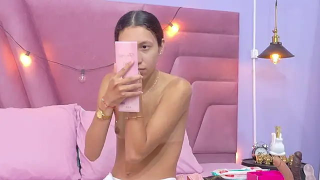 Beautifulskinny18 live sex cam