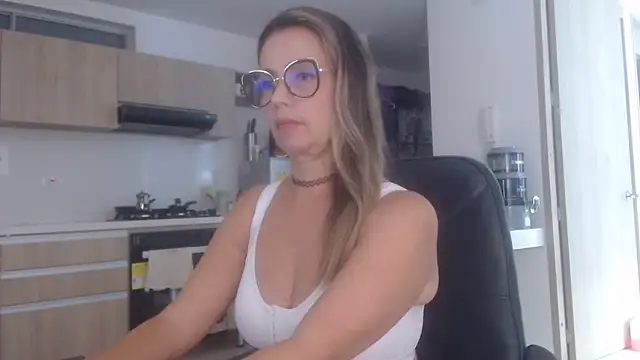 LovePaula live sex cam