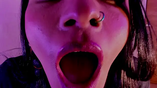 carolinemiller7 live sex cam