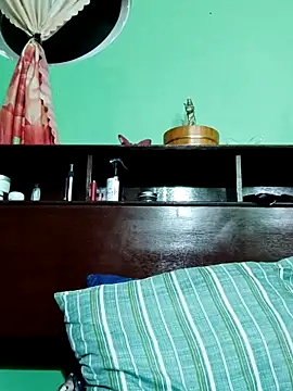 QueenSoreal live sex cam