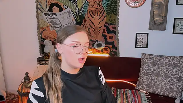 SandraLindsey's cam snapshot