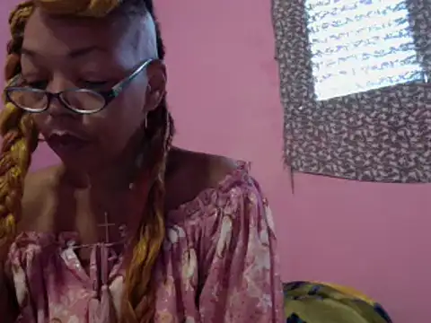 Ladyzee25's cam snapshot