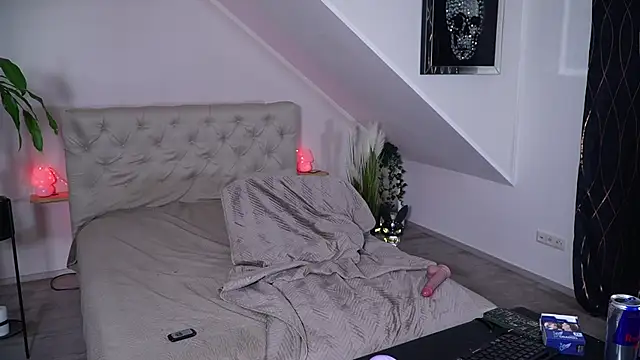 hotmilfbitch live sex cam