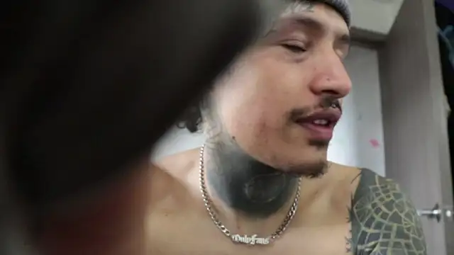 trieone live sex cam