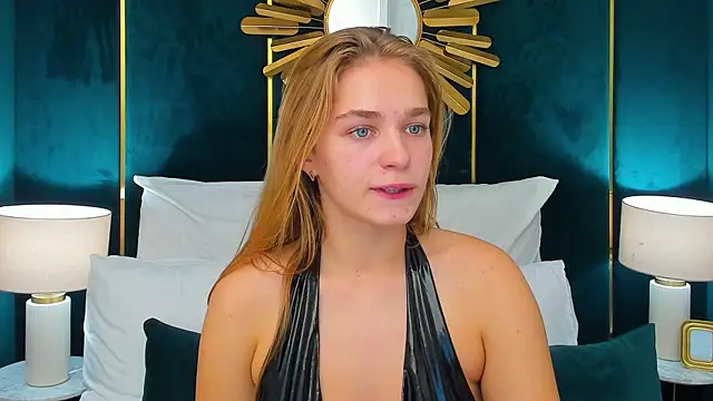 LollaYang's cam snapshot