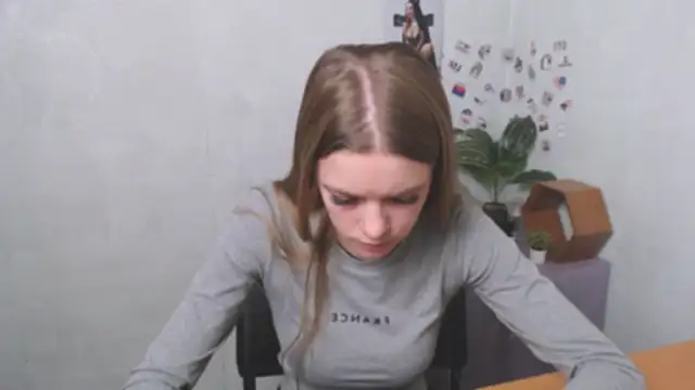 AliceFlirtt_'s cam snapshot