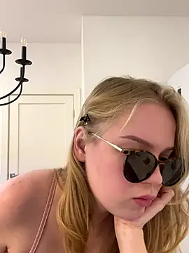 Little_Forest_ELF's cam snapshot