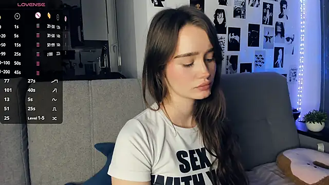 lovelyalivia's cam snapshot