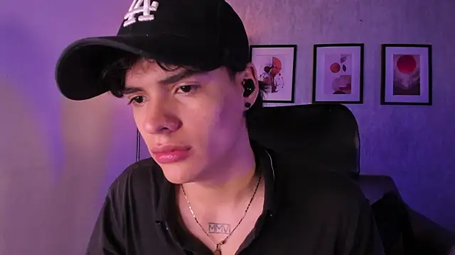 BenitoSaenz live sex cam