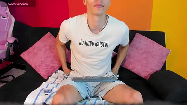 AlessioVitale live sex cam