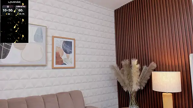 Mommy_Naughty live sex cam