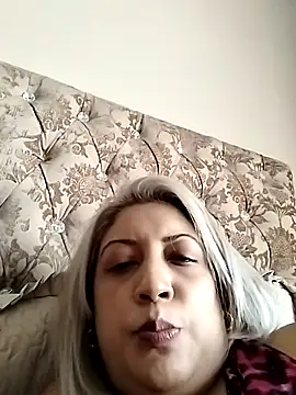 IndianLara live sex cam