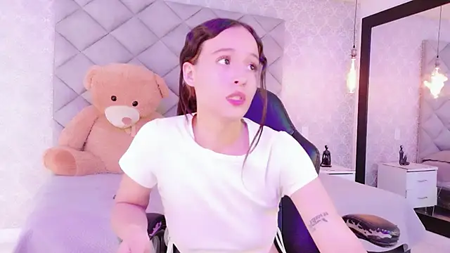 CARO_ADAMS1's cam snapshot