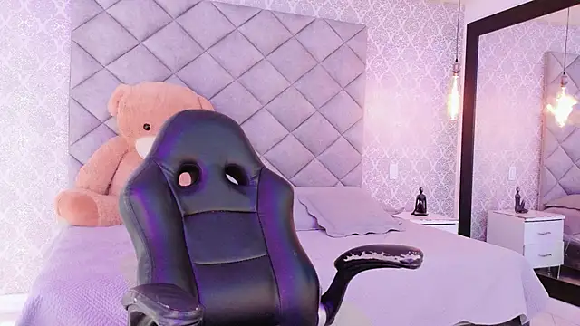 CARO_ADAMS1's cam snapshot