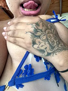 Eloisa_cleavage_'s cam snapshot