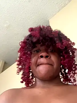 Juicyqueen4545's cam snapshot