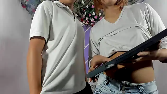 lau_and_boys18 live sex cam