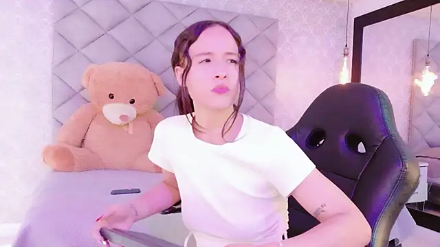 CARO_ADAMS1's cam snapshot