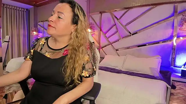 Ivonne_444's cam snapshot