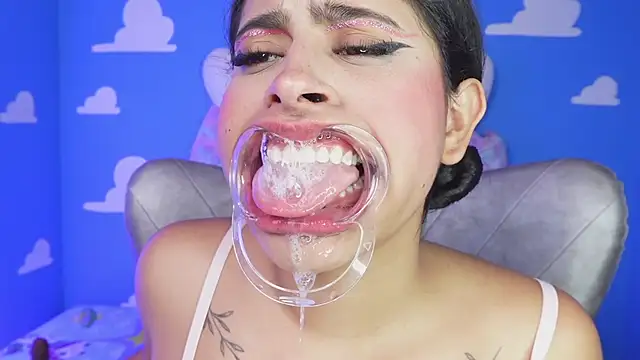 miss___anya's cam snapshot