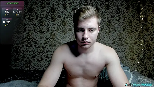 Maxhornyblondieman live sex cam
