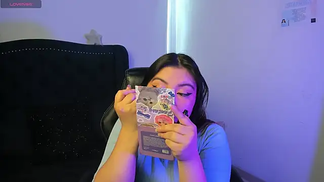 LucyPetit's cam snapshot