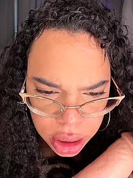 naomikandra live sex cam