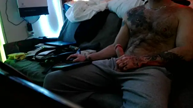 Luv2SuckBWC92 live sex cam