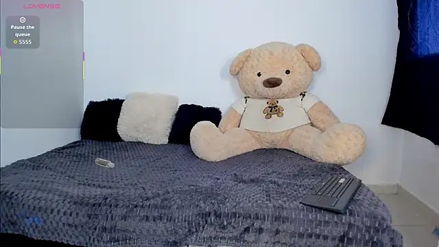 LittleParker's cam snapshot