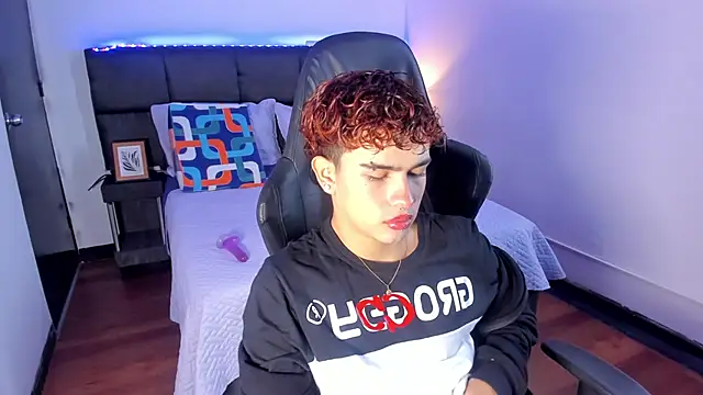 Aiiden_15 live sex cam