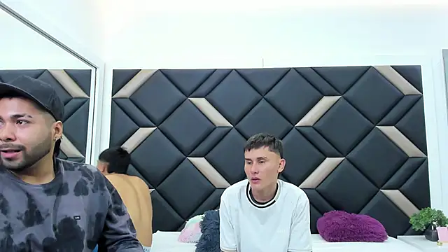 Hot_Threesomee's cam snapshot