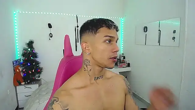 Leonard_Price live sex cam