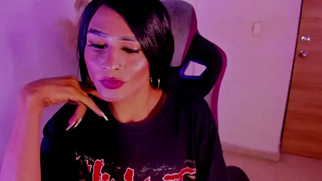 carolinemiller7 live sex cam