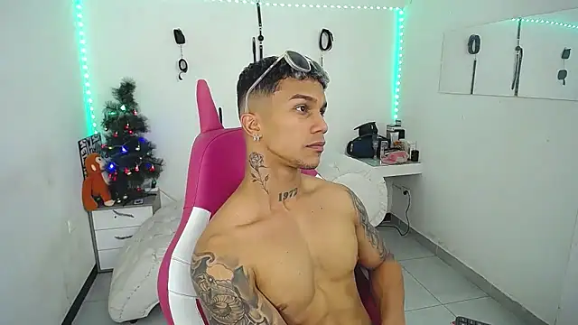 Leonard_Price live sex cam