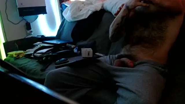 Luv2SuckBWC92 live sex cam