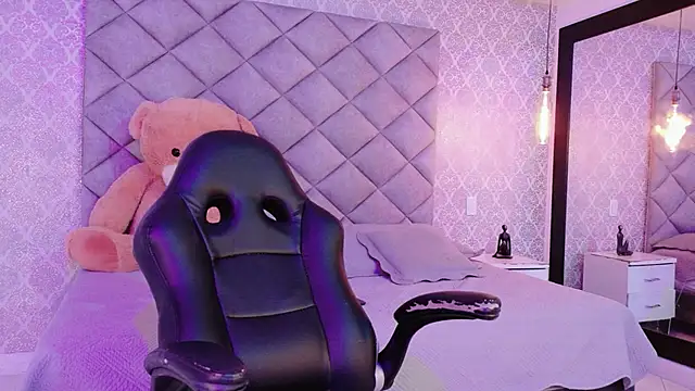 CARO_ADAMS1's cam snapshot