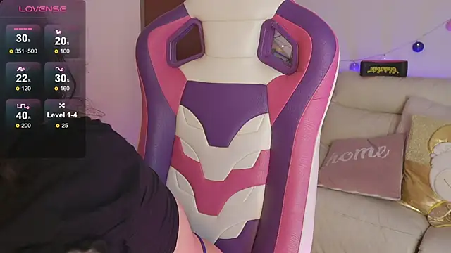 Enola_Holmes_'s cam snapshot