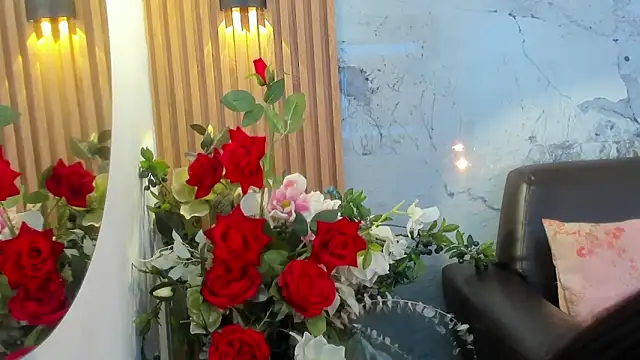 Nayla_Monroee live sex cam