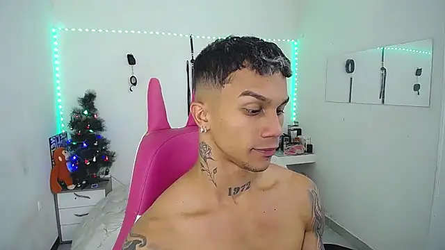 Leonard_Price live sex cam