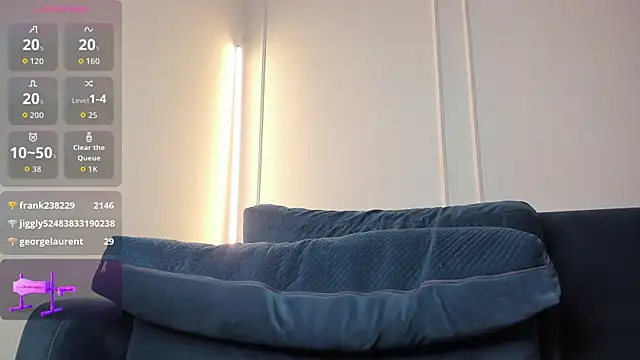 Lunaonekiss live sex cam