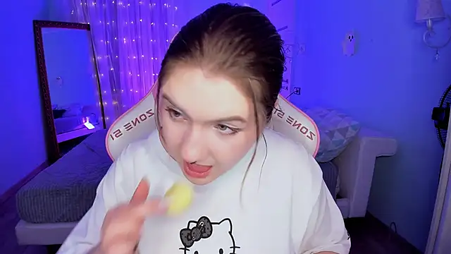 lovelyy_julia's cam snapshot