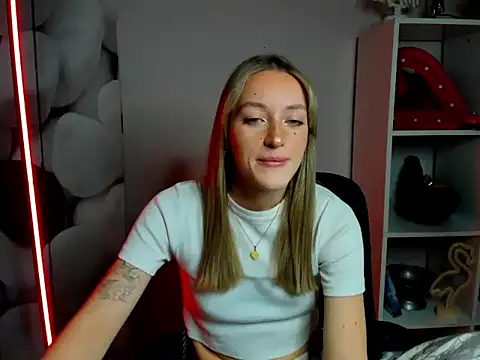 EvelynBlond's cam snapshot